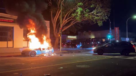Video shows cars on fire in front of Oakland Museum during sideshow