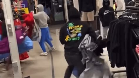 Video shows flash mob thieves ransacking Nike store in South L.A.