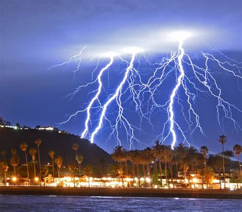 Video shows thunderstorms move into Southern California