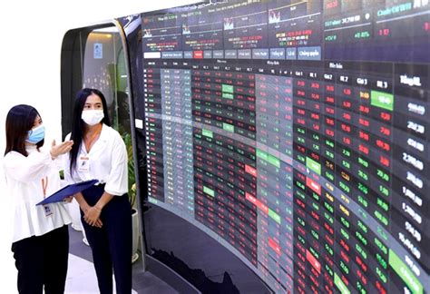 Dec 1, 2023 · The Vietnam Stock Index or VN-Index is a capitalization-weighted index of all the companies listed on the Ho Chi Minh City Stock Exchange. The index was created with a base index value of 100... 