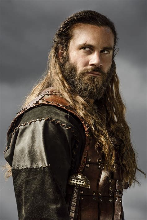 Viking man. Hello and welcome back to the Man Buns & Manes blog where we’ll be covering 5 nordic hairstyles for men with long hair. Our founder, Thomas, has been inspired to create some out of the box viking styles to share with you you using inspiration from all the places he loves to hang out on the internet. Thomas has also included the nordic … 