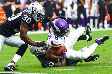 Vikings lose receiver Trishton Jackson to apparent knee injury