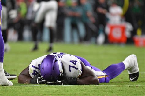 Vikings offensive tackle Oli Udoh lost for the season with torn quad tendon