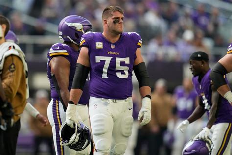 Vikings right tackle Brian O’Neill misses second straight game