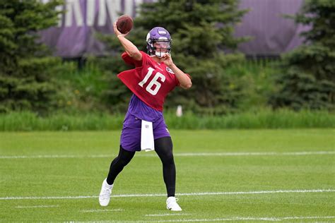 Vikings rookie quarterback Jaren Hall pushing himself as he learns basics