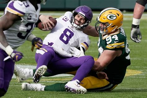 Vikings sign Dean Lowry away from Packers on two-year, $8.5 million deal