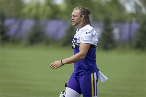 Vikings tight end T.J. Hockenson now out with lower back stiffness