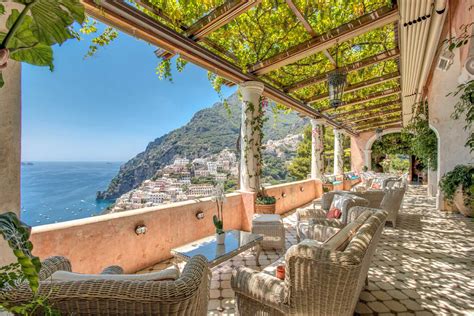 Villa positano. Only imagine… the blue of the sky, the breeze of the hot wind, the sound of the little waves meeting the rocks, the smell of the Mediterranean bougainvillea around you.. It is not a dream! Spend your holiday at luxury villas Positano means make a total experience, involving all your senses, your soul and your body. Positioned on the coast facing the … 