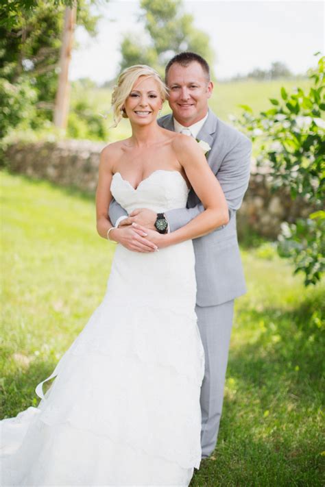 Vintage Barn Wedding at Hope Glen Farm - Weddingchicks