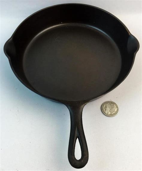 Vintage GRISWOLD No 9 Cast Iron 11 1/4 Inch Double Spout Skillet …