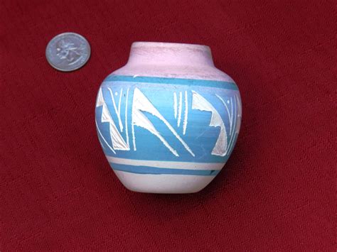 Vintage Navajo Pot by Bernice Watchman Lee 3 Inches Tall 02735