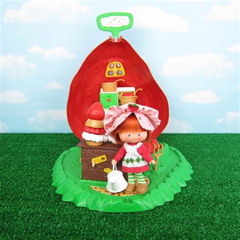 Vintage Strawberry Shortcake~ BERRY BAKE SHOPPE playset +STRAWBERRY …