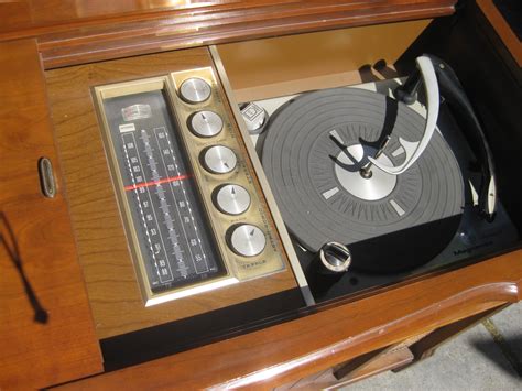 Vintage magnavox turntable. Looking at this photo is like stepping back to a time when things like rotary phones and hefty paper dictionaries still rule the workspace. Flickr user Richard Due has thoughtfully... 