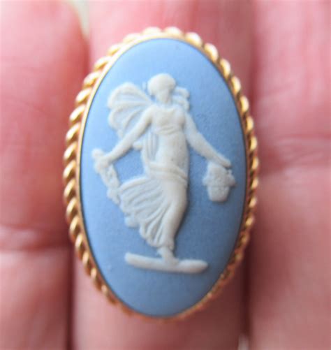 474px x 474px - th?q=Vintage wedgewood cameo