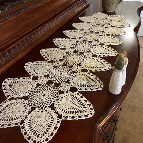 Read Online Vintage Doilies To Crochet  A Collection Of Doilies Chair Sets Runners Placemats Runners Crochet Patterns From The 1940S And 1950S By Craftdrawer Craft Patterns