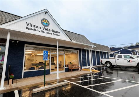 Vinton vet. When our hospital closes at 6:00 pm on weekdays, our after-hours urgent care staff will be available to serve you until 11:00 pm. **Note - The Wellness Center will no longer be open for extended hours on Mondays, but will close at 6:00 pm. Saturday Urgent Care Hours will begin August 5th and will be 8-12 so that if you have an … 