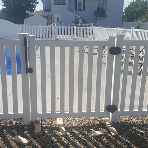 What's the gate problem? The hardware on most vinyl fences I see is simple and, as much as I'm going to complain about vinyl fences, smartly designed. I .... 