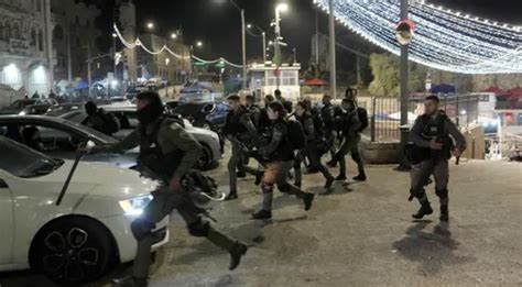 Violence erupts at Jerusalem holy site for a 2nd night