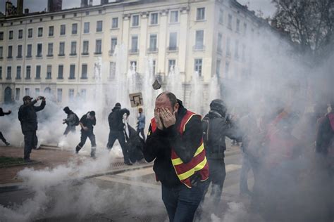 Violent French pension protests erupt as 1M demonstrate