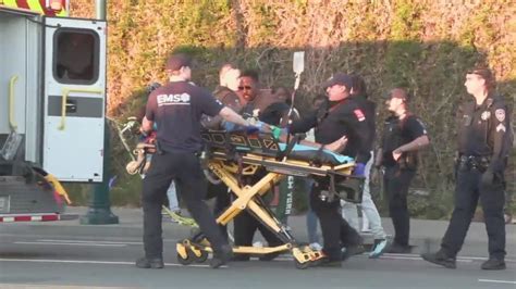 Violent crowds of teens shut down Emeryville mall, 1 stabbed