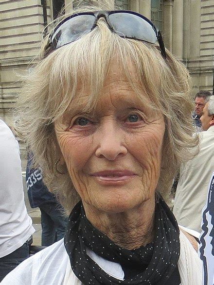 Virginia McKenna — Wikipedia Republished // WIKI 2