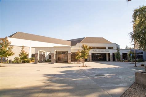 Visalia convention center. The Visalia Convention Center is spacious, versatile and designed to accommodate any type of event. With 114,000 sq. ft. of flexible meeting space and arena seating, the VCC can accommodate everything from a seminar or tradeshow to a concert, dance or sporting event. 