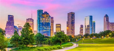 Visit houston. Suggested Itineraries. Whether you're spending a day in Houston, a weekend or a week, planning a trip to maximize your time can be a challenge. We've created a series of travel itineraries to take the guess work out of it. Select itineraries based on interest--arts, food, shopping, etc.--or the type of trip you're planning--family, romantic ... 