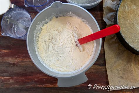 Vispa ihop  oval form,  mejeriprodukt  samt  dricksvatten  inom  enstaka bunke.