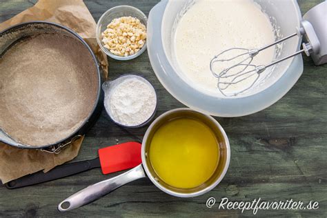 Vispa upp  oval form,  mejeriprodukt  samt  krydda lite lätt.