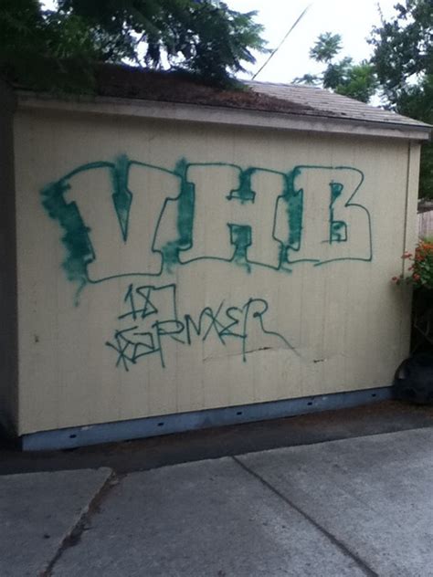 A gang from Vista, California called "Vista Homeboys" and are south siders.. 
