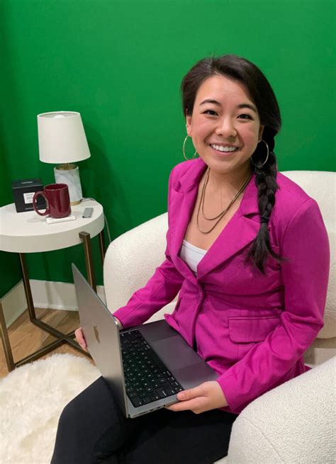 Vivian tu. Vivian Tu, also known as Your Rich BFF, has emerged as a unique and influential voice in the world of personal finance.Her journey from Wall Street trader to a relatable financial educator ... 