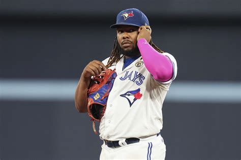 Vladimir Guerrero Jr. scratched from Blue Jays’ lineup with sore right knee