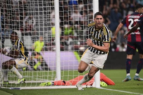 Vlahović to the rescue as Juventus snatches 1-1 draw against Bologna amid jeers