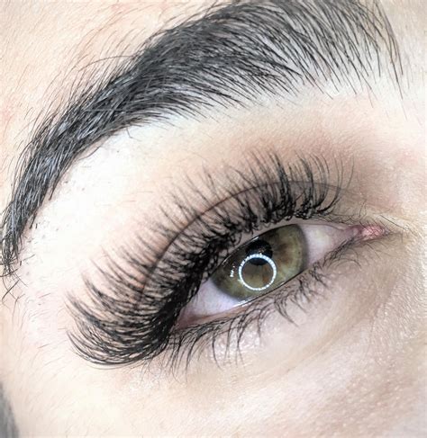 Volume set lashes. While the volume fans create the fullness, classic lash extensions are used to add length and break up the uniform, linear silhouette that a more classic Russian Volume application creates. Driven by celebrities such as the … 