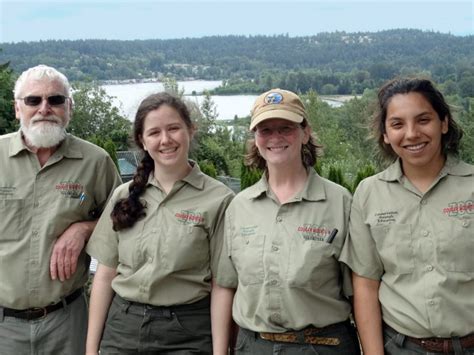 Volunteer - Cougar Mountain Zoo