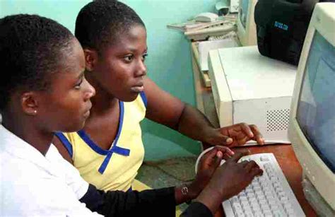 Volunteer to Help Teach Computer and Internet Literacy