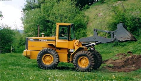 Volvo l70 specs.  Find Volvo L70 Wheel Loader dimensions and operating weig...