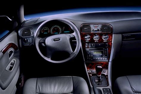 Volvo v40 2000 manual interior repair. - La giganta y el cuervo negro.