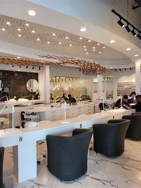 Voncii nail bar. The W Nail Bar is a luxury, chic and natural nail salon, and we were created keeping two things in mind: cleanliness and customer service. Find us in Cleveland, Columbus, and Indianapolis. 