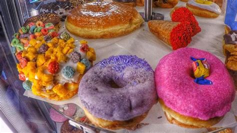 Voodoo donuts chicago. Dec 4, 2023 · Chicago will soon be the site of a new-to-the-Chi donut destination courtesy Voodoo Doughnut, the Portland-based dough slinger drawing lines out the door in 20 other U.S. cities for its decadent ... 