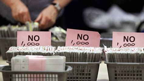 Vote 2011: UK rejects alternative vote - BBC News