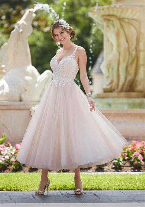 Vowd wedding. Military Discount: We proudly offer active military personnel 10% off all reg. price wedding dresses.The person placing the order must present a valid military ID at the time of purchase for the discount to apply. This discount does not apply to off-the-rack samples purchases, is not redeemable for cash, nor applicable toward previously purchased … 