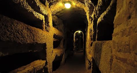 Voyage dans les catacombes de rome, par un membre de l'académie de cortone [a. - Kite runner study guide with answers.
