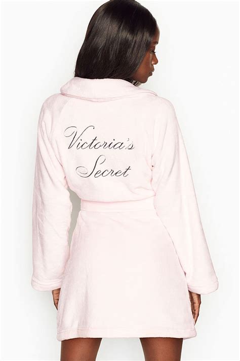 Light pink. Free standard delivery for Members when spending £30 or more. Free Click and Collect. Free and flexible returns for members. Short satin dressing gown with a lace yoke and short, wide sleeves with lace trims. Concealed ties and …