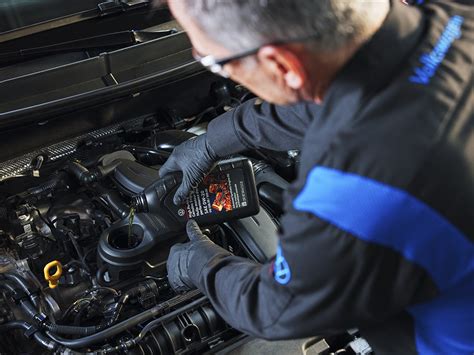 Vw oil change. The right oil provides optimal lubrication and protection—even under more extreme driving conditions. It also helps your car’s engine stay clean, reducing overall wear, and maximizing its performance. Oil approved by VW remains more stable at higher temperatures … 
