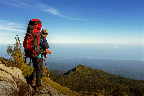 Waktu Terbaik untuk Mendaki Gunung di Indonesia - balustradellc