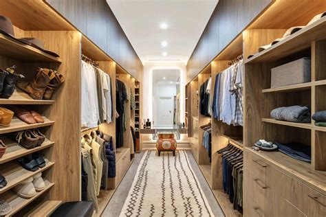 Walk In Wardrobe - Livspace - balustradellc