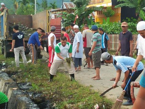 Warga Kelurahan Kelapa Lima, Merauke, gotong royong ... - balustradellc