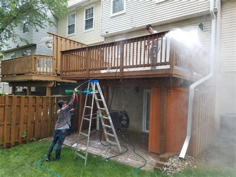Washing a Deck or Fence With a Pressure Washer - balustradellc