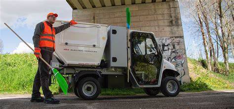 Waste collection vehicle with toolbox - Alke' - raincitystudios.com